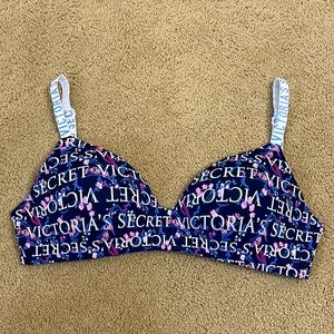 Victoria’s Secret t-shirt bra. 32DDD (32F) Wireless. Blue/floral/logo Like new